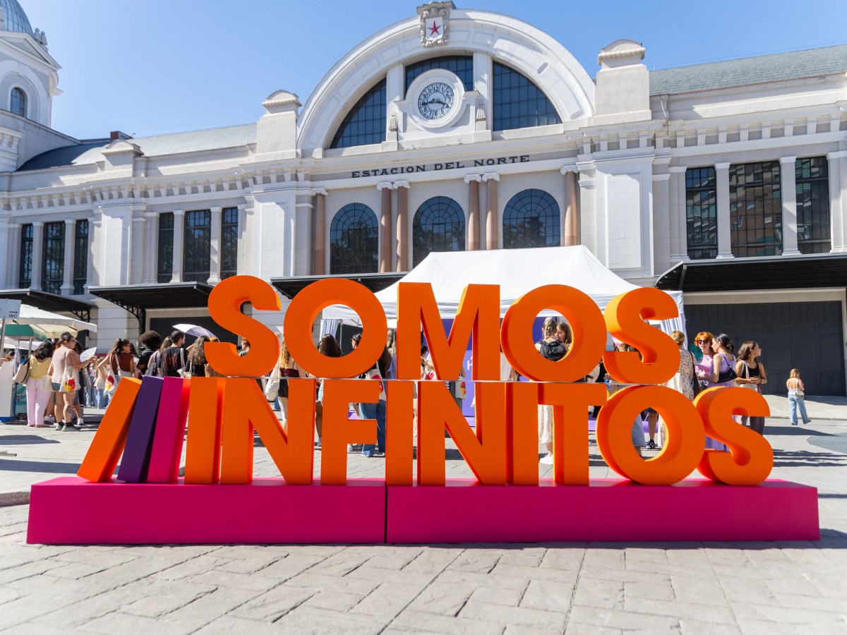 Somos Infinitos toma Madrid y confirma la literatura romántica como fenómeno de masas: 42 autoras, más de 1.000 lectoras y una misma pasión  